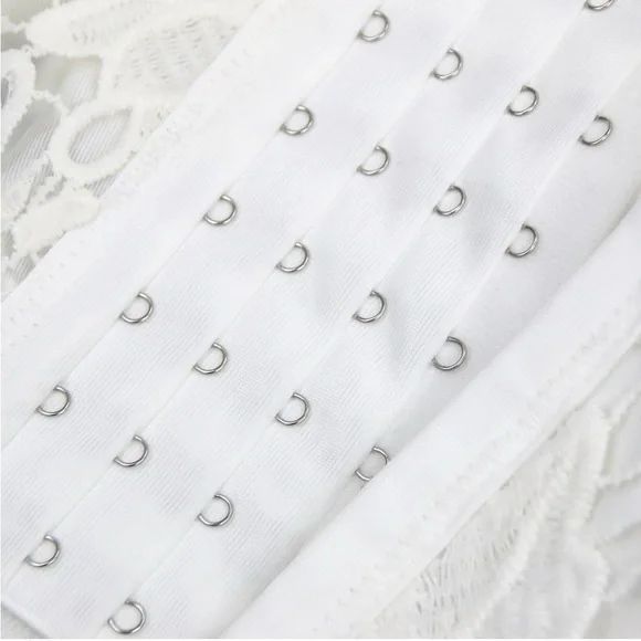 Elegant White Lace Bustier or goth floral corset - Picture 3 of 4